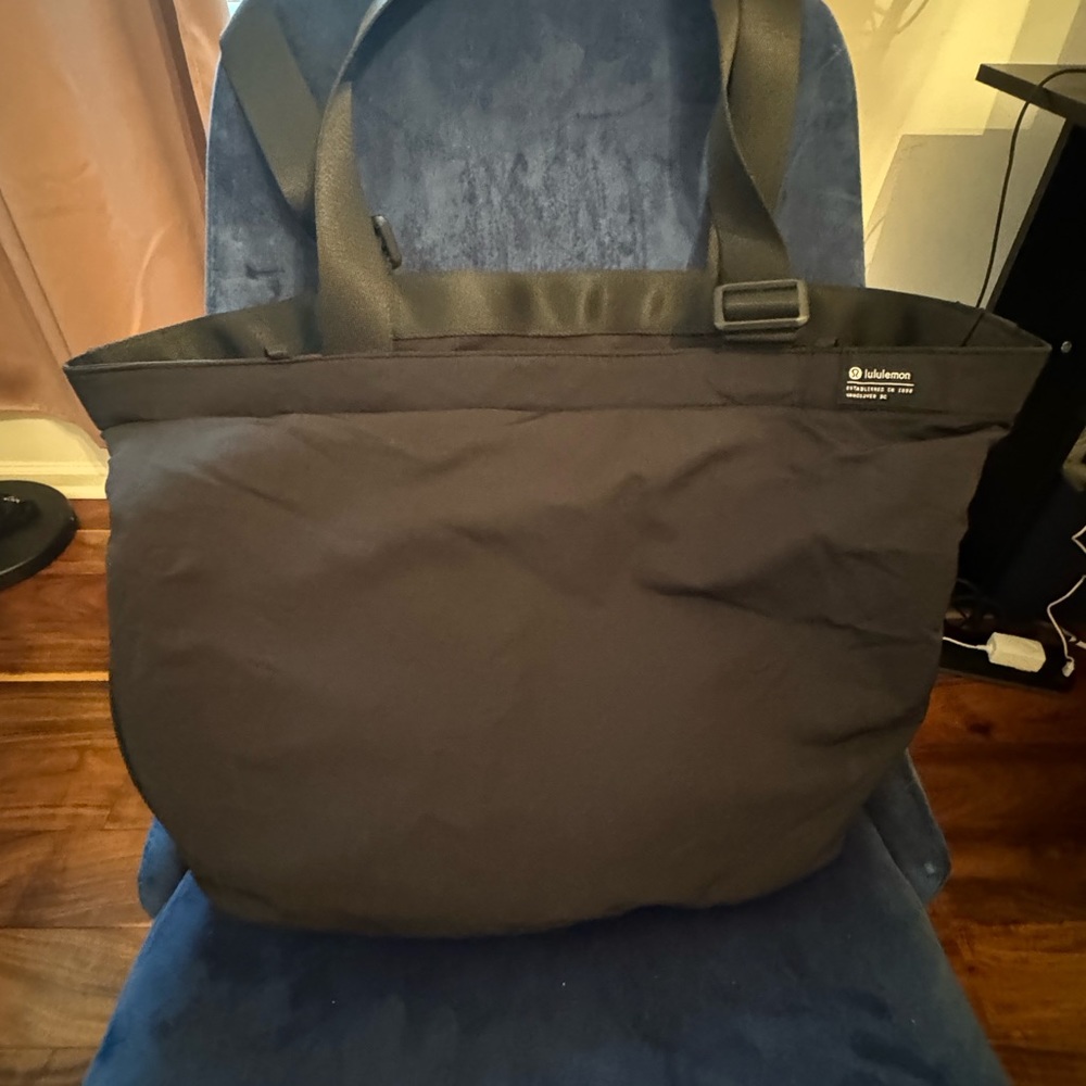 EXCELLENT CONDITION! Lululemon On My Level Black Duffle Bag (30L)